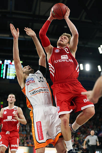 前锋吉拉西 前锋吉拉西