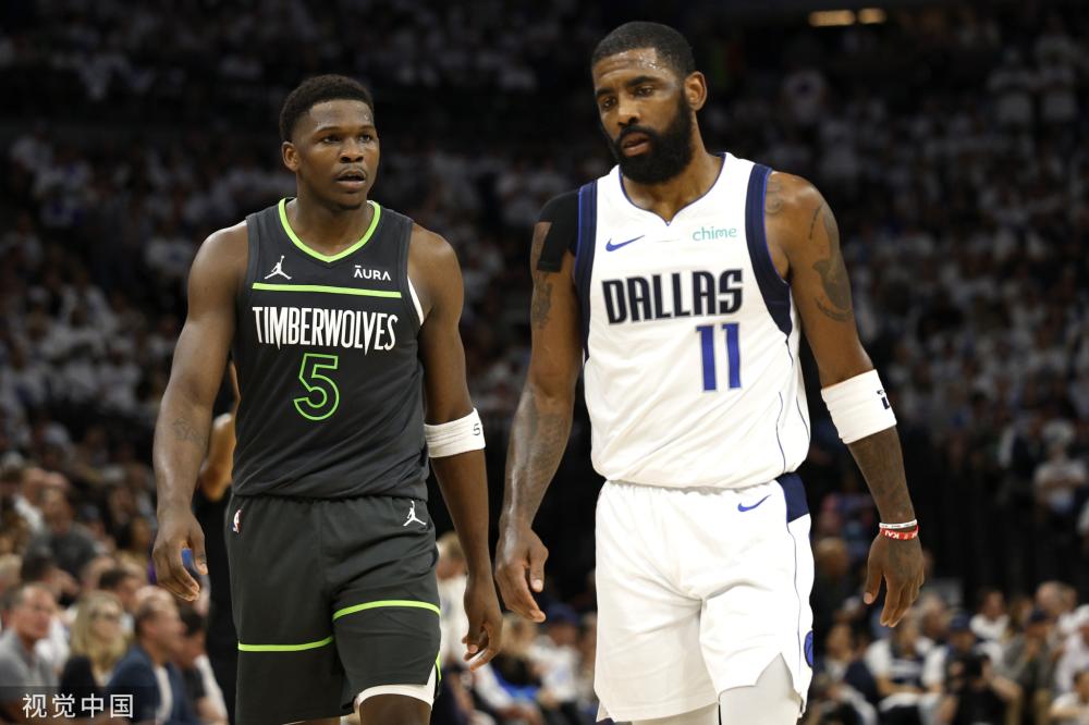 不甘示弱地 不甘示弱地